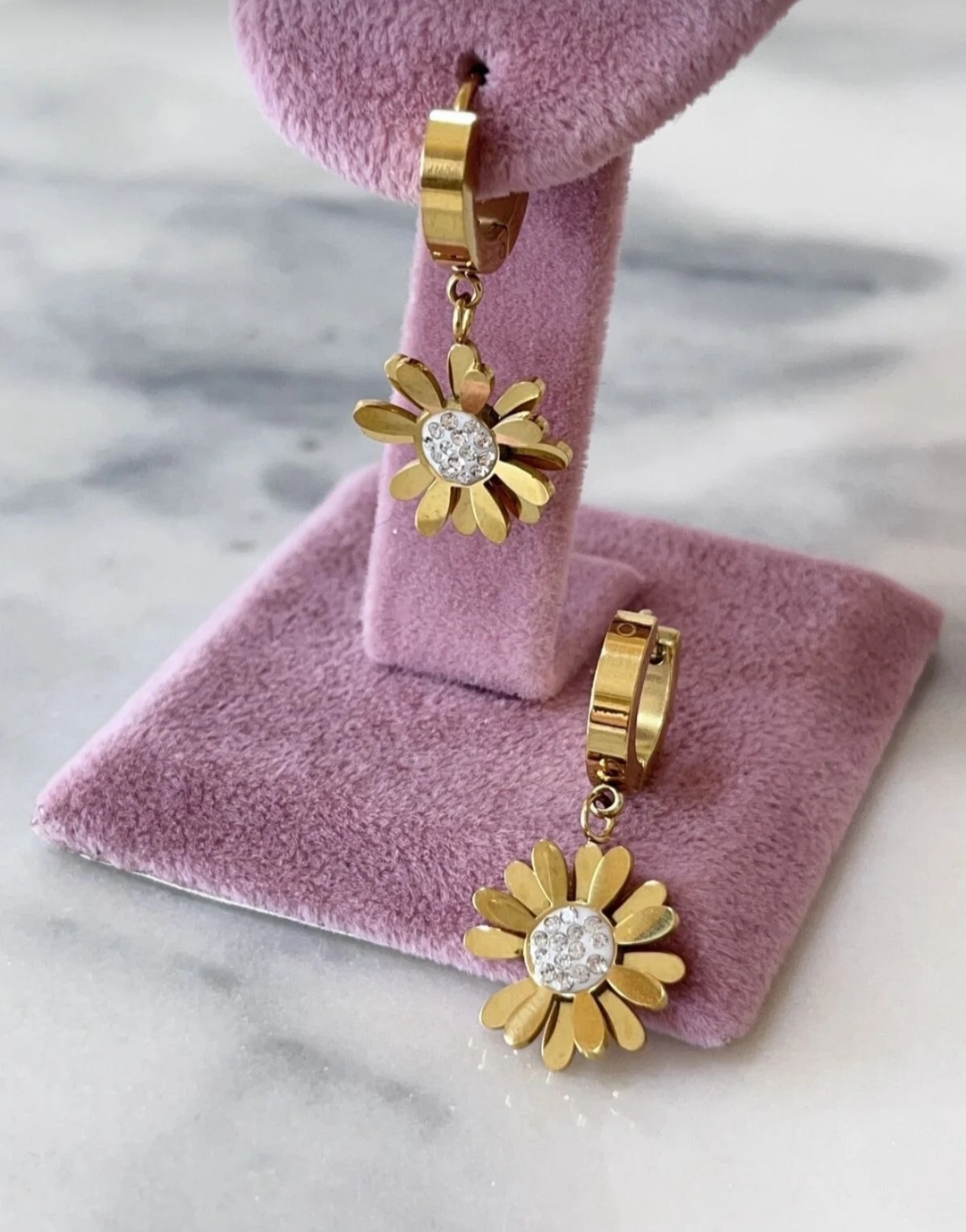 Günlük Kombinlerinizde 14K Kaplama Çelik Takıları Nasıl Kullanırsınız?